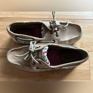 Women sperrys top sides size 6.5